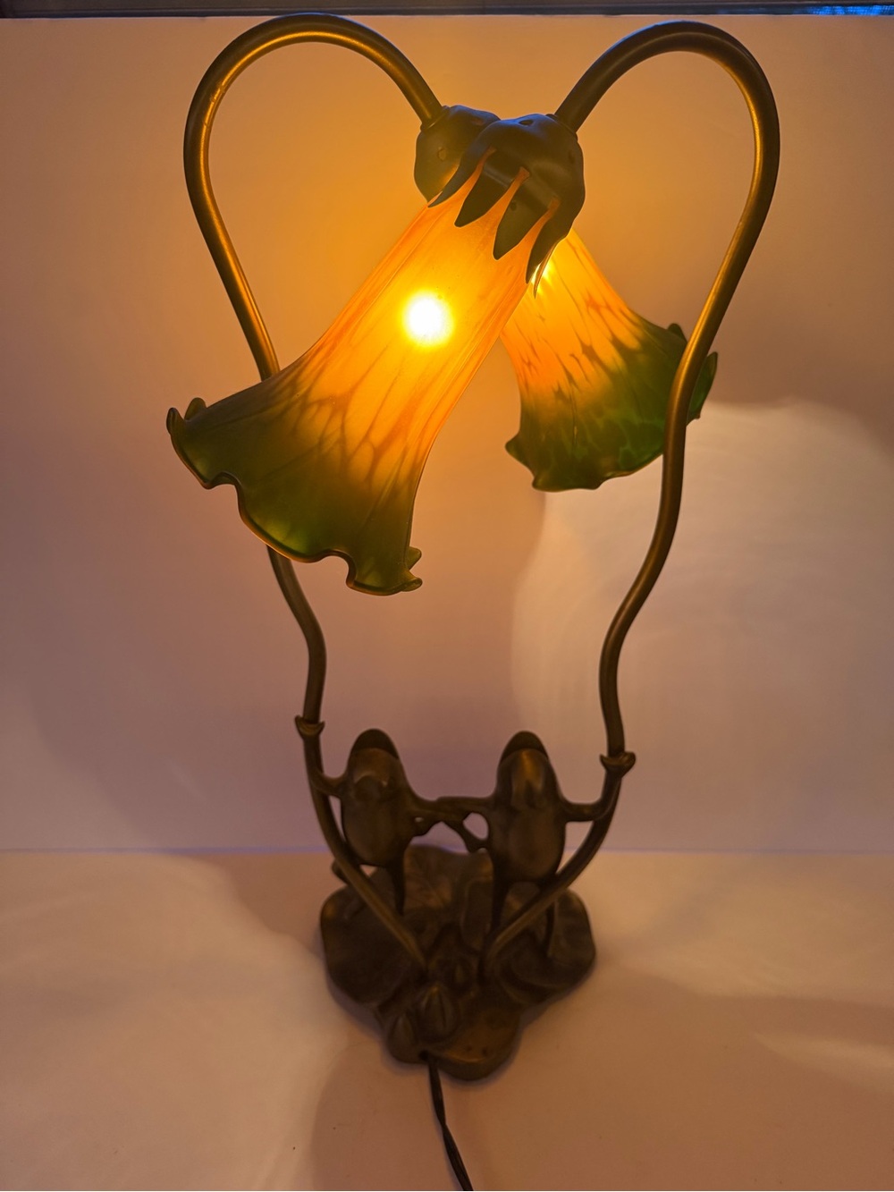 VTG Tiffany Style Stained Glass Brass Double Light Frog Lilly Pad Table Lamp
